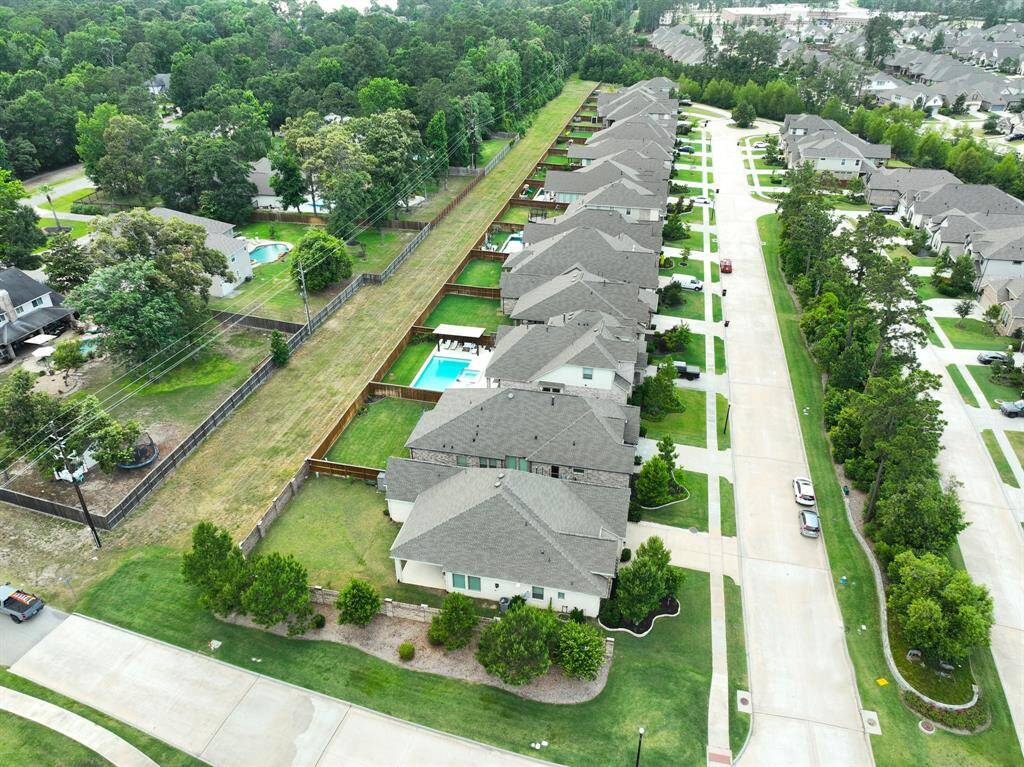 Perfectly positioned in a premium location, this home offers beautifully maintained front and back outdoor spaces that enhance everyday living. You’ll love the lifestyle offered in Woodson’s Reserve, where nature, community, and convenience come together seamlessly.