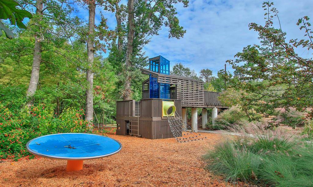 The parks and community amenities will not disappoint, this home offers the perfect setting for outdoor entertaining and unforgettable gatherings