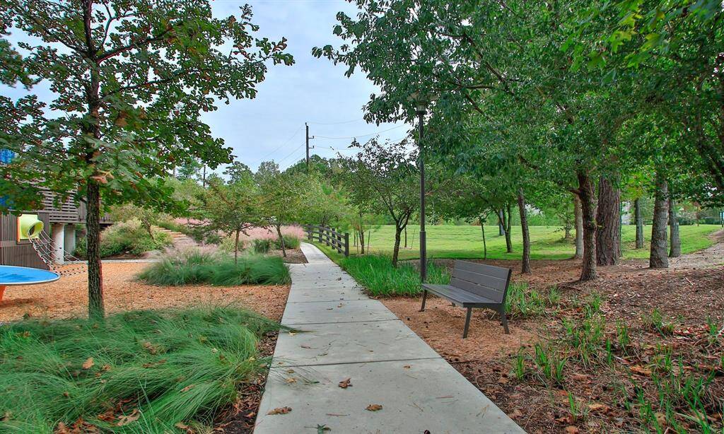 Woodson’s Reserve offers unmatched convenience with proximity to major destinations. The Hardy Toll Road is just 3 miles away, while Interstate 45 is only 5 miles from the community. Residents are 6 miles from the ExxonMobil Campus and 7 miles from Woodlands Parkway. Key corporate offices such as Anadarko Petroleum and Chevron Phillips Chemical are just 8 miles away. U.S. 59, The Woodlands Town Center, and Memorial Hermann The Woodlands Hospital are all within 9 miles.