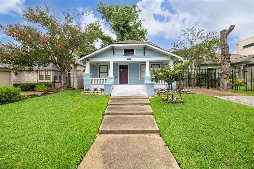 Welcome to this cutie at 519 Ridge in the Woodland Heights.