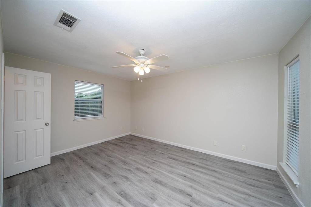 3rd bedroom (15'x11')