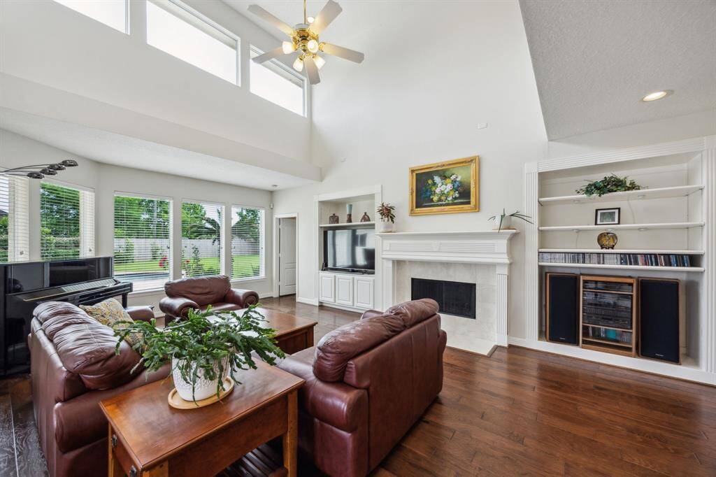 Whether hosting lively gatherings or enjoying quiet evenings by the fire, this living area offers a flawless blend of comfort and sophistication. From this vantage point, the room's spaciousness and thoughtful design truly shine—inviting you to relax beneath the soaring ceilings or unwind with a book beside the custom built-ins.