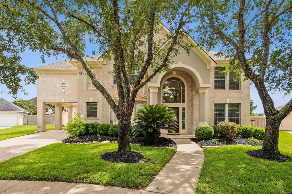 Located in a quiet cul-de-sac, this exceptional home offers enhanced privacy and tranquility, perfect for those who value peaceful living. From the moment you arrive, the inviting curb appeal makes a lasting impression, with elegant arches, a striking blend of brick and stucco, and a well-manicured façade that exudes sophistication. The home’s prime location near University Blvd provides convenient access to Highway 59, making commuting and nearby amenities easily within reach.