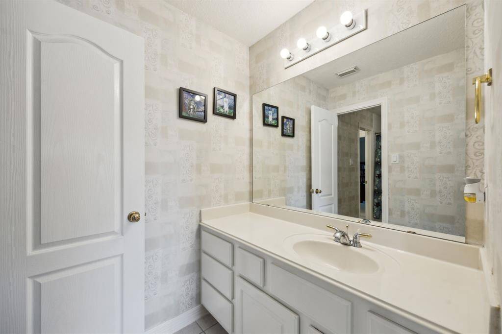 Secondary Full Bathroom