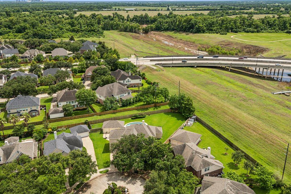 From this elevated aerial perspective, the beautiful neighborhood of Villages of Avalon is showcased in all its charm and accessibility. Nestled in a peaceful cul-de-sac, the community offers quiet, private living while providing effortless access to major roads like University Blvd and Highway 59. Just minutes away, residents enjoy convenient proximity to shopping centers, top-rated schools, and nearby hospitals, making this location perfect for both comfortable daily living and easy commutes.