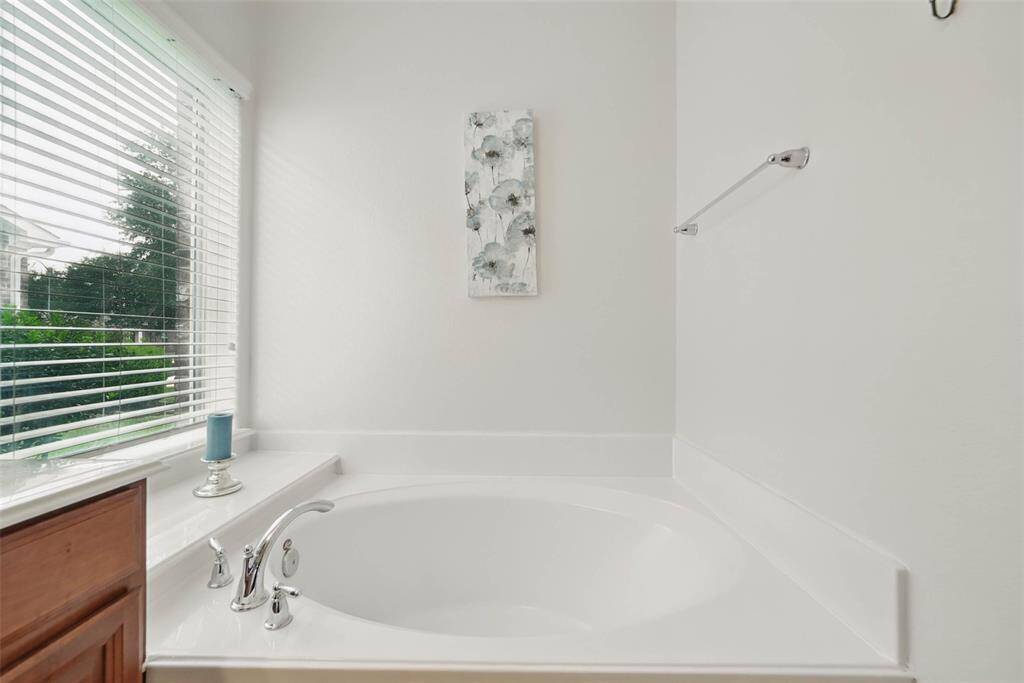 Garden tub in primary bath.