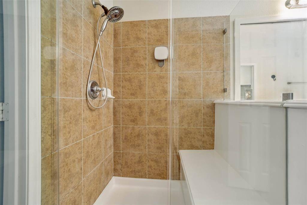 Another view of the shower in the paimary bath.