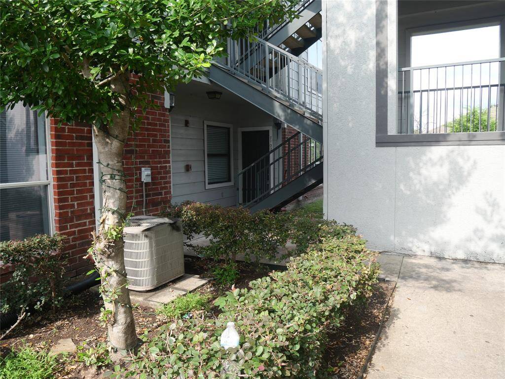 Entrance door is located at left side