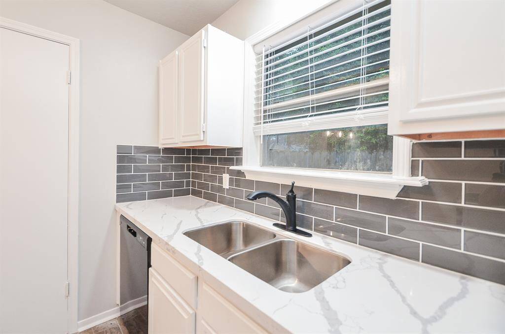 Convenient dual stainless sunken sinks