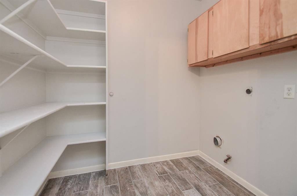 Walk-in pantry can double as an inside laundry room