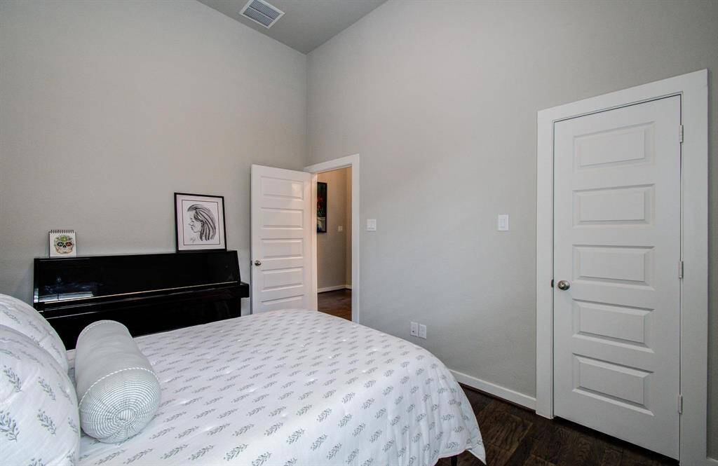 secondary bedroom