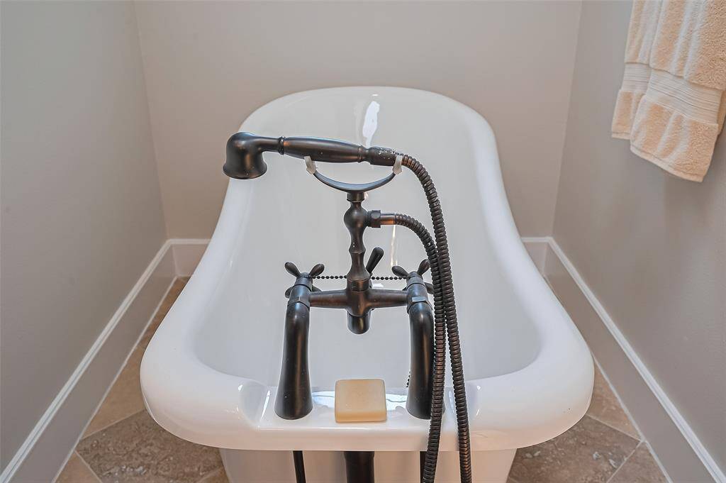 Large photo of the wonderful bathtub