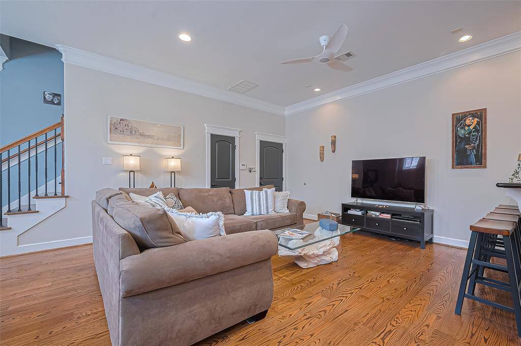 Living room with beautiful crown molding