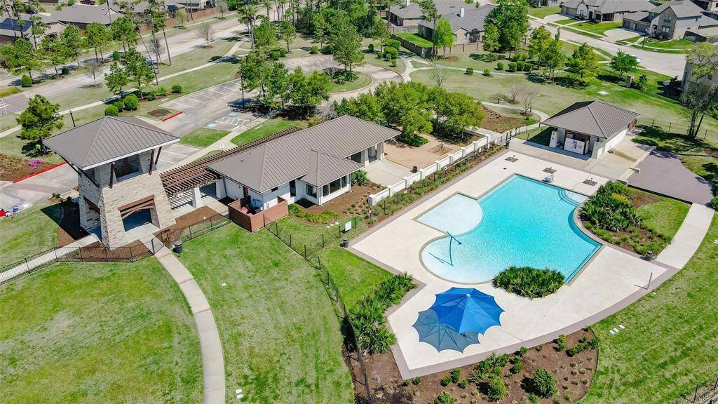 Large community pool + clubhouse