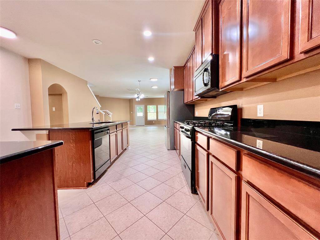 Very well kept cabinets