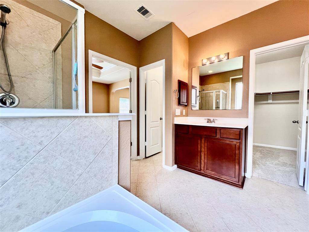 Luxerious Primary Bedroom with a sitting area or a work out place