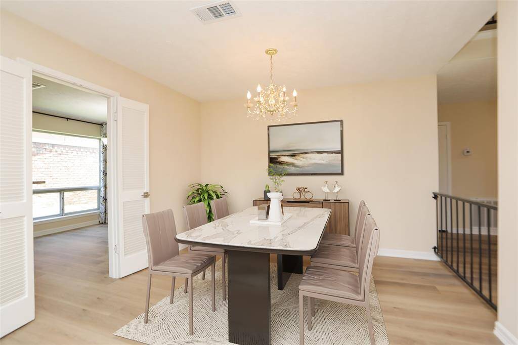 formal dinnvirtuallt staged Dinning Rooming room