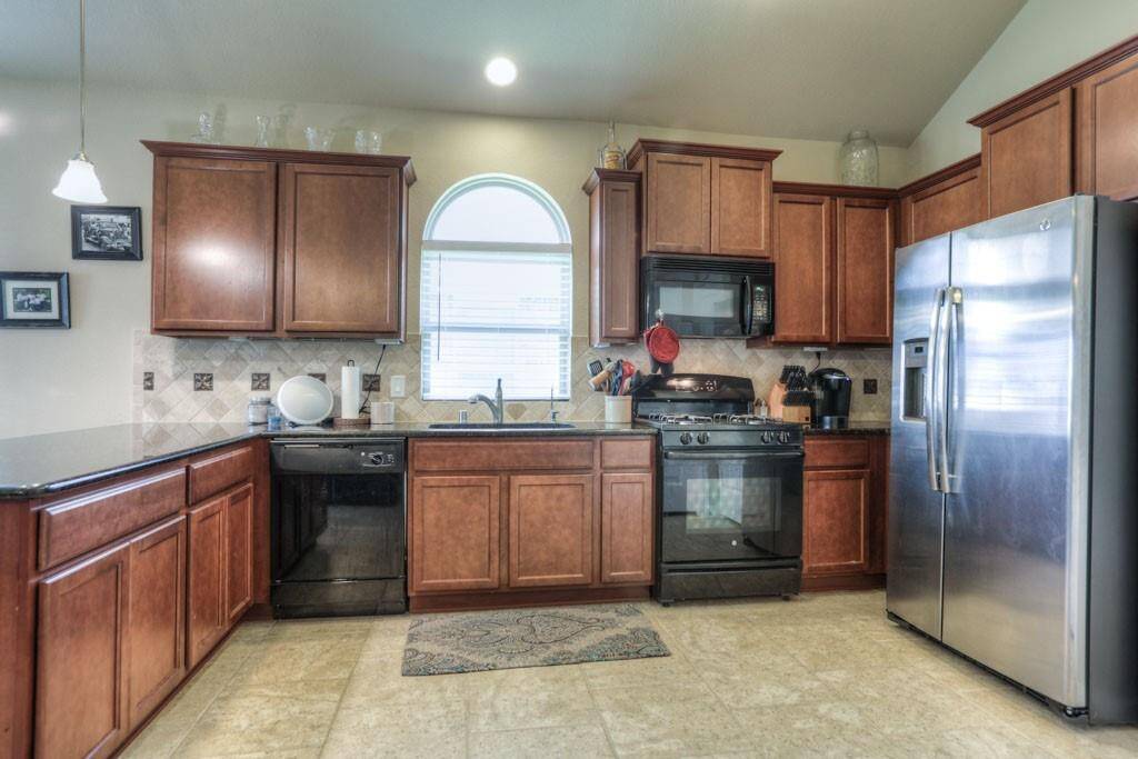 Refrigerator, washer & dryer are included