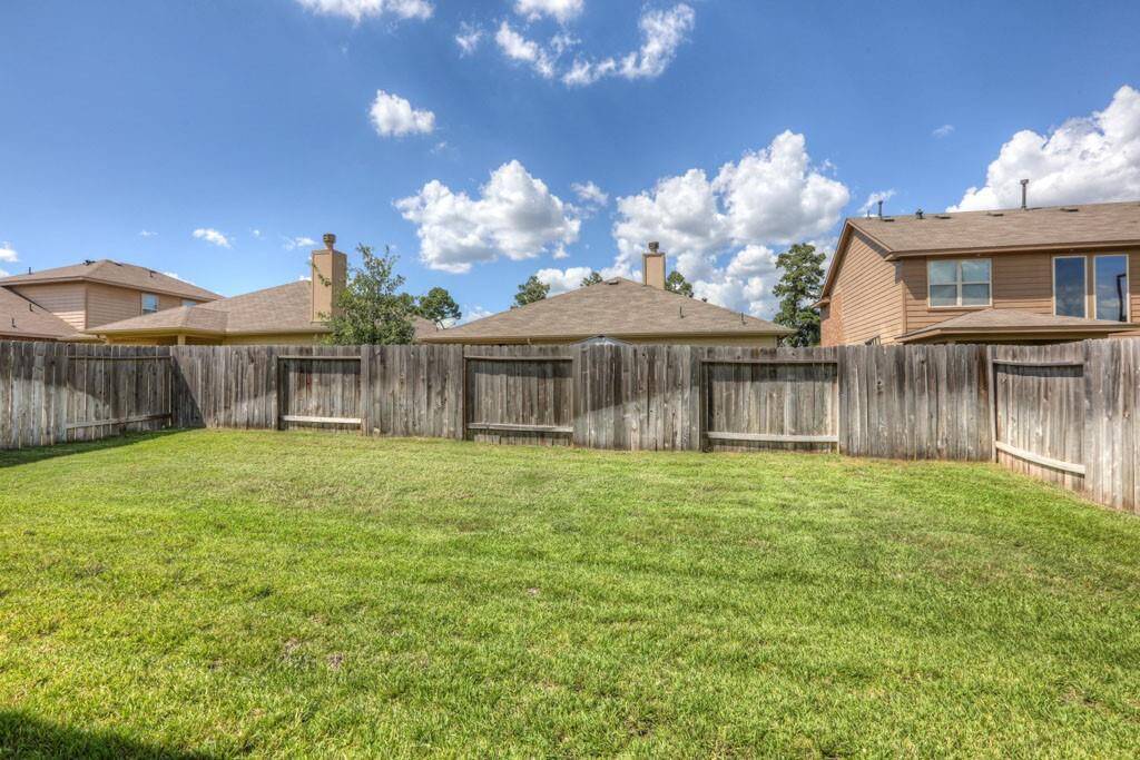 Wonderful space to run and play! Sprinklers front and back.