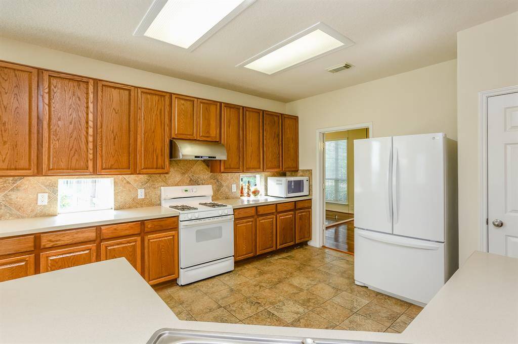 STAINLESS STEELAPPLIANCES ARE INCLUDED!