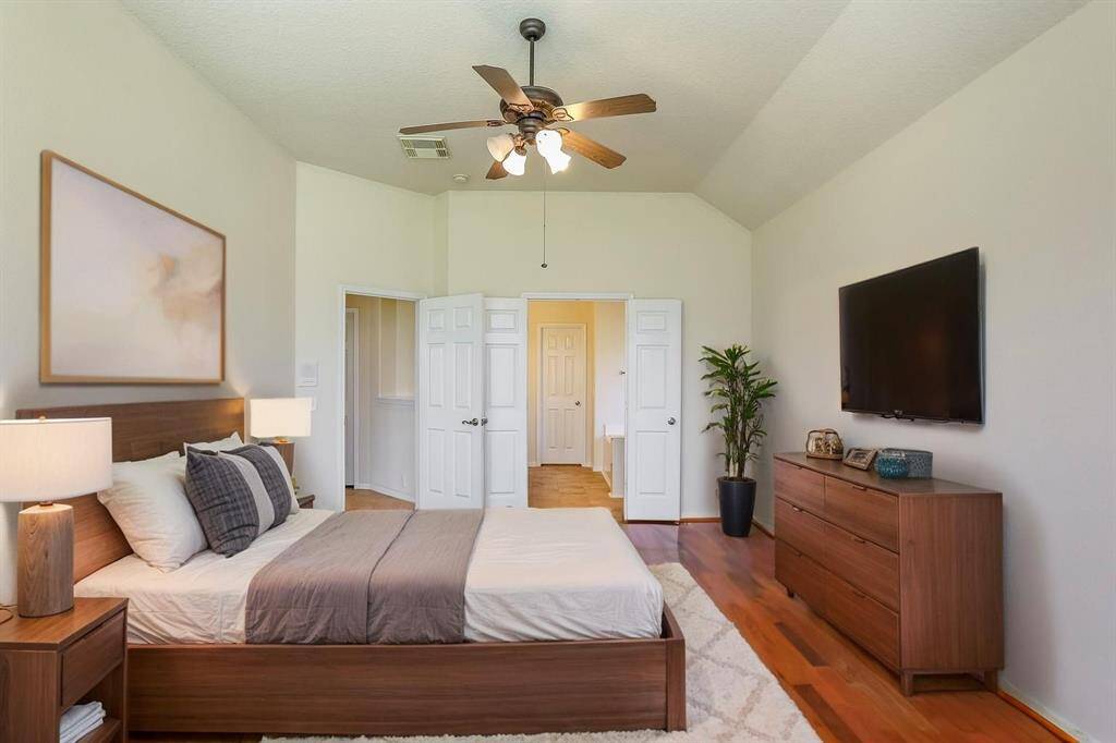 **This room has been virtually staged.