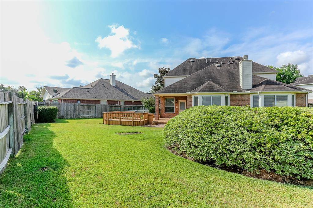 CHECK OUT THIS HUGEPRIVATE BACKYARD!