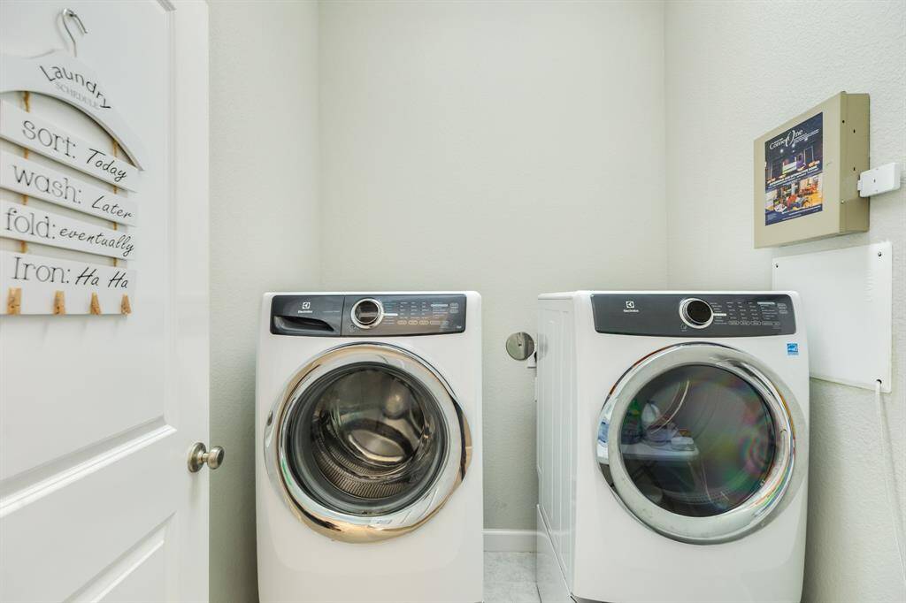 large laundry room and washer and dryer stay with the home