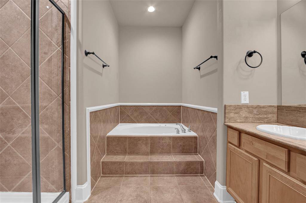 Primary bath with soaking tub