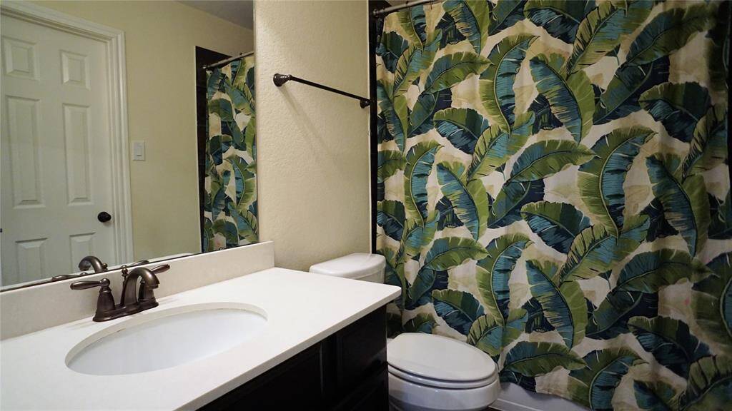 2nd Full Bathroom. ensuite to 2nd Bedroom.