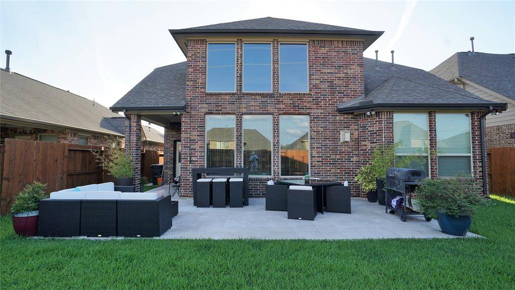 Perfect size for entertaining guests or relaxing by yourselves.