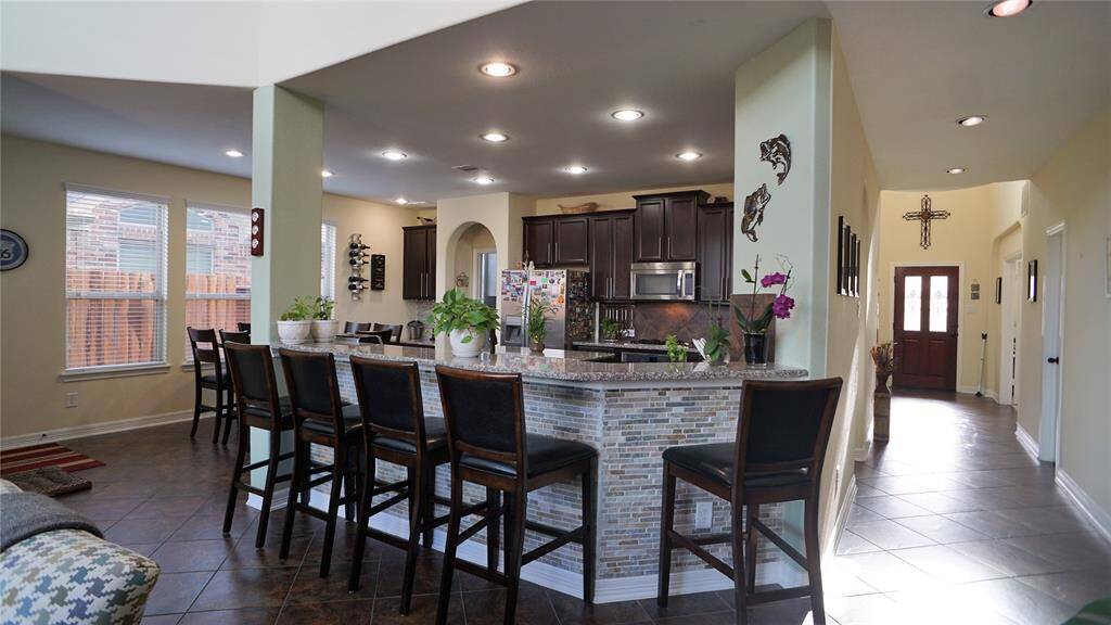 Breakfast bar with ledger rock.