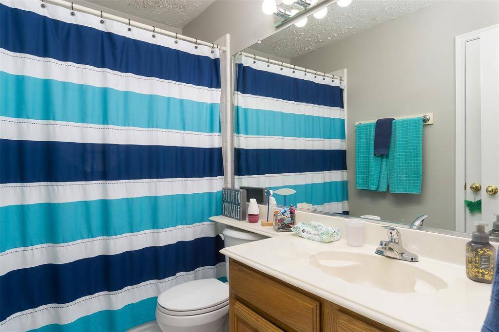 Shared bath off hallway