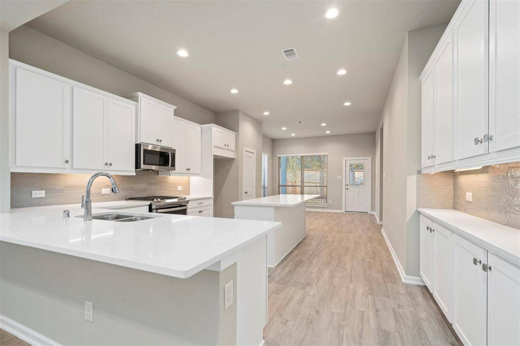 Kitchen full view