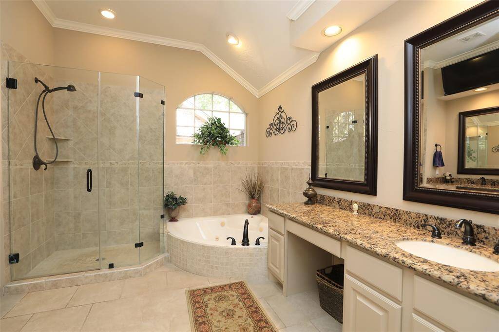 Wow!  Separate tub/shower, 2 sinks and vanity area.  2 walkin closets too!