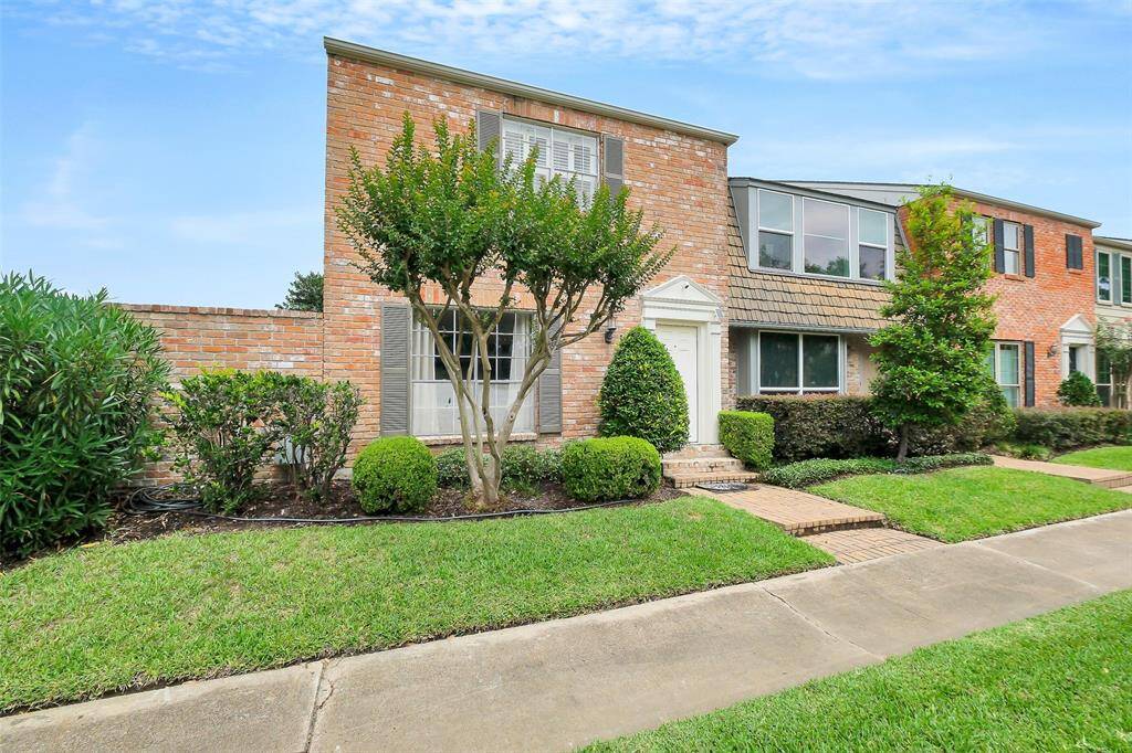 Come tour this fantastic townhome today!