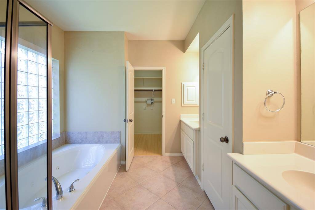 Great master bath with large walk in closet and built ins