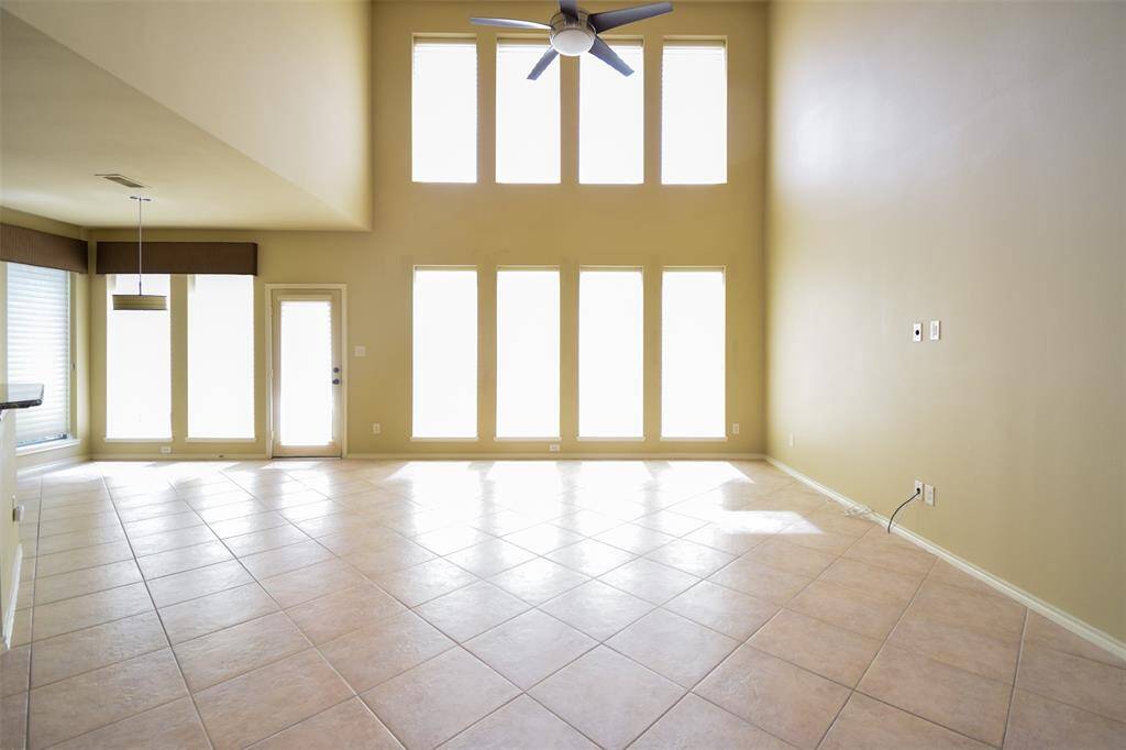 Walls of windows extending through the living room and breakfast area