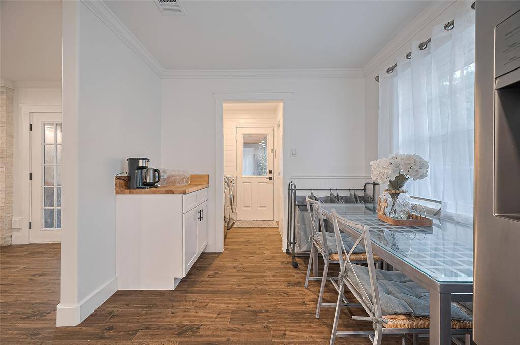 Breakfast area