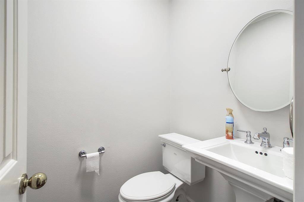 Powder room.