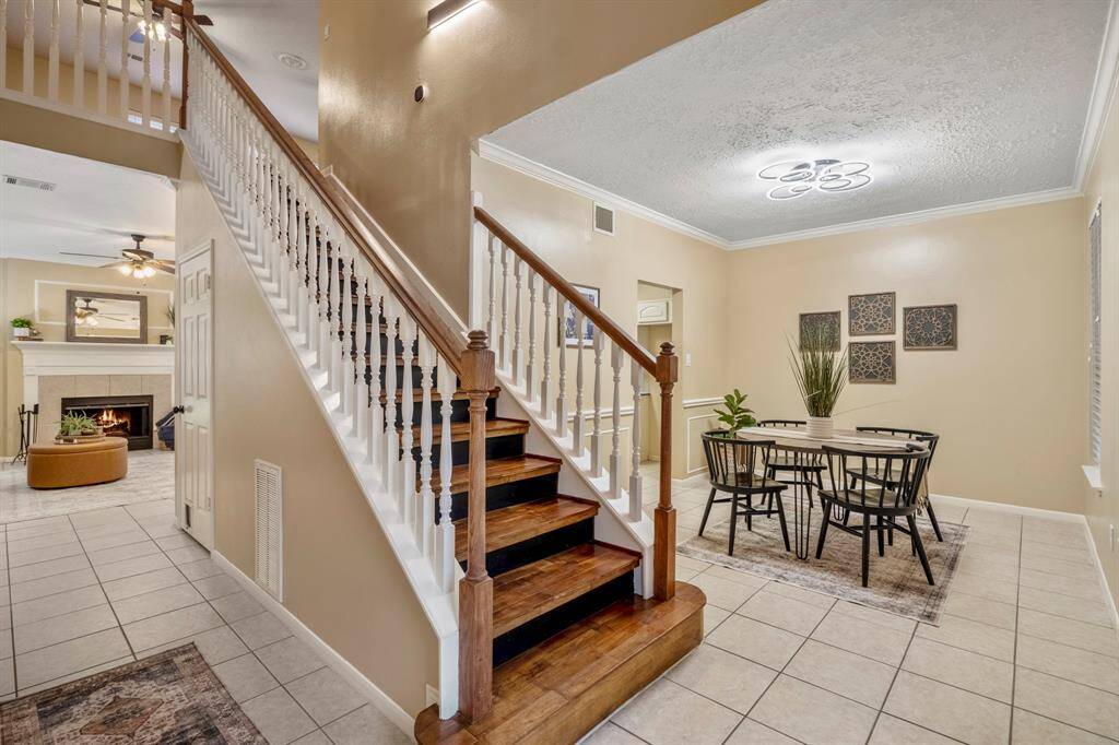 Come on in and take a look around this cutie!