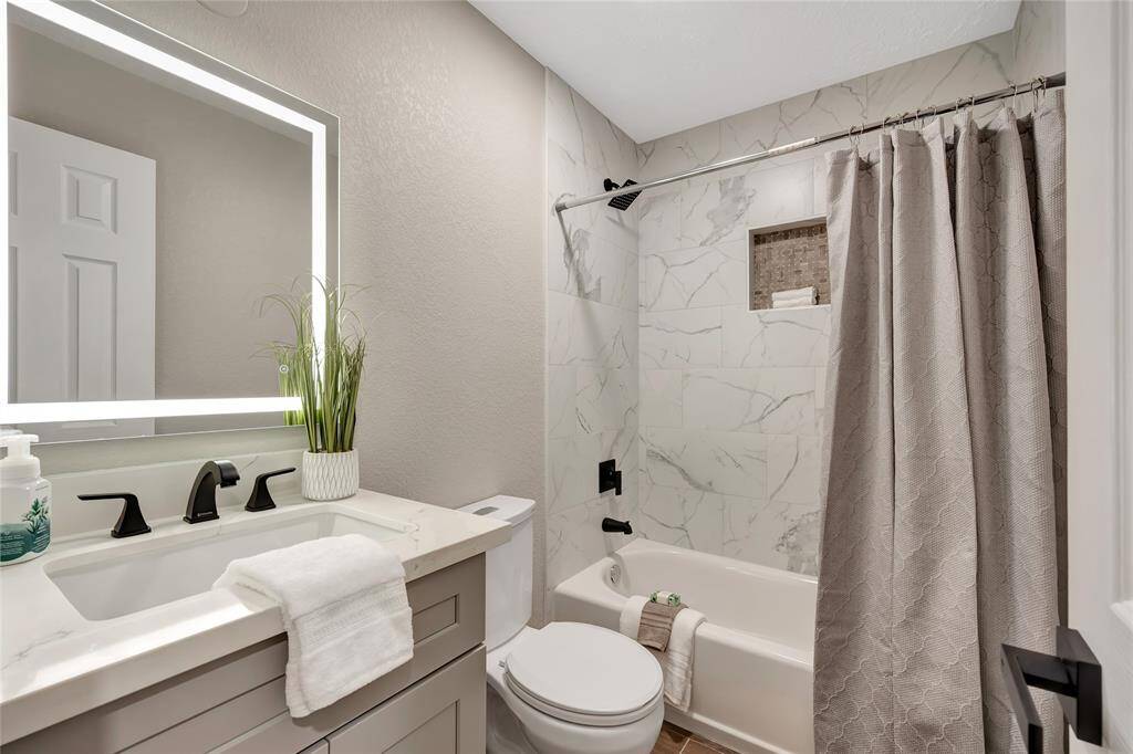 LED fogless mirror, updated vanity, quality quartz counter and updated wall tile