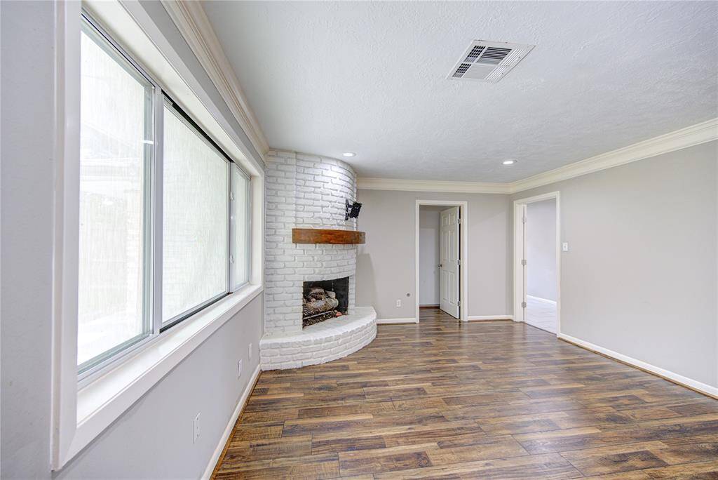 Family room w/ fireplace
