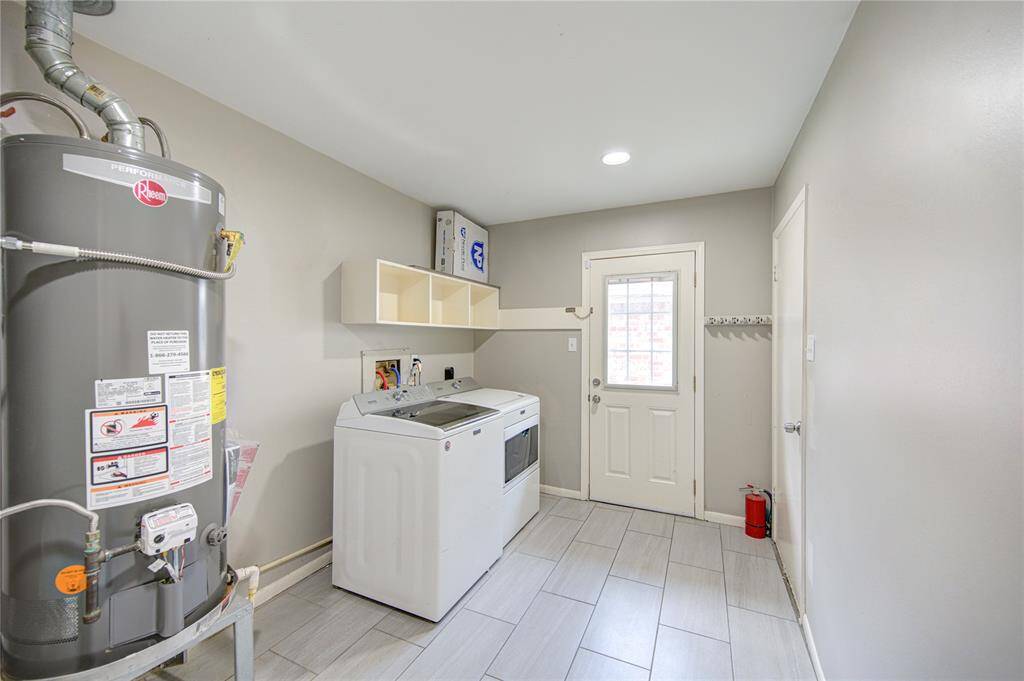 Laundry room: Washer and dryer stay