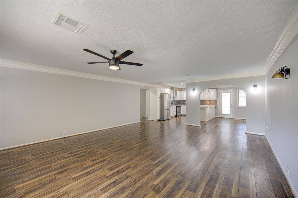 Living / dining combo w/ laminate floors
