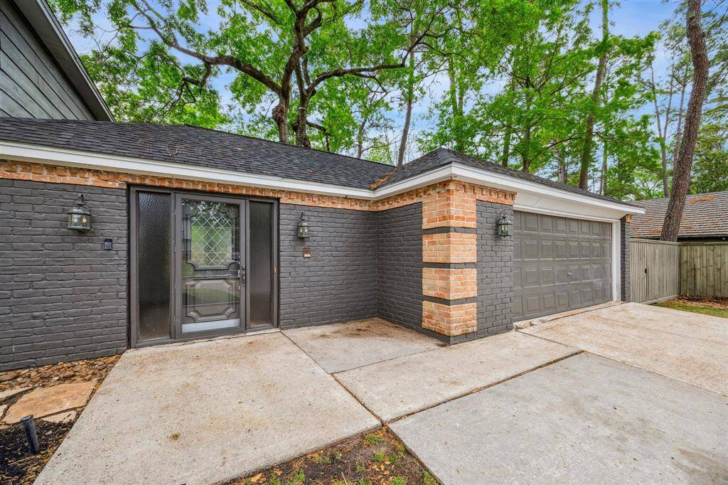 Side door entry into home office or game room.