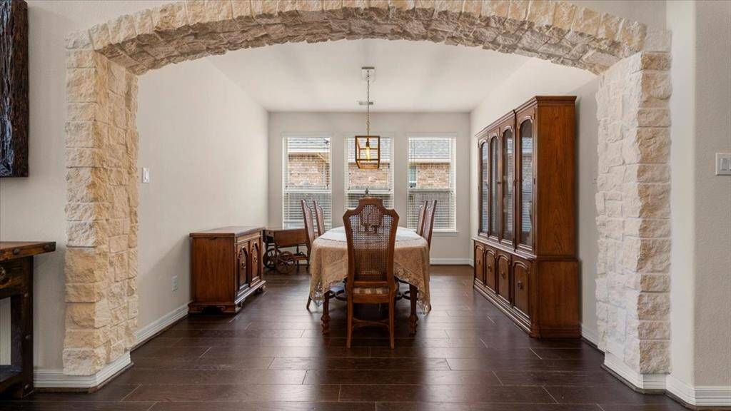 A beautiful stone archway welcomes you into the spacious dining room, ideal for hosting memorable gatherings.