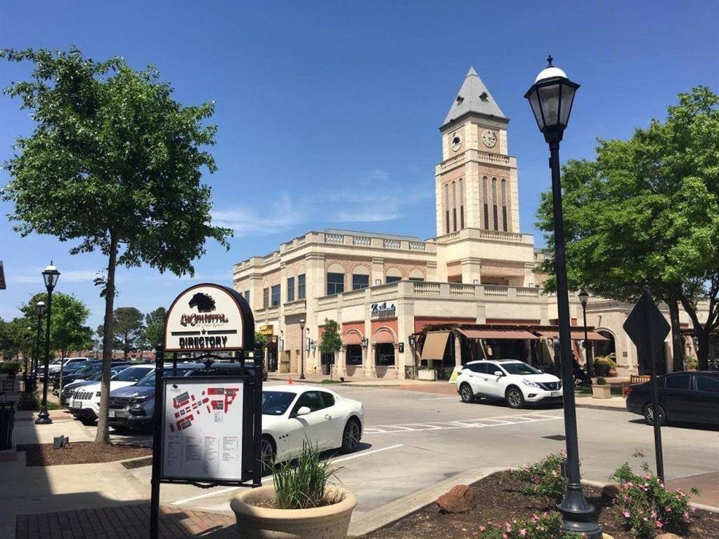 Tons of shopping and dining options