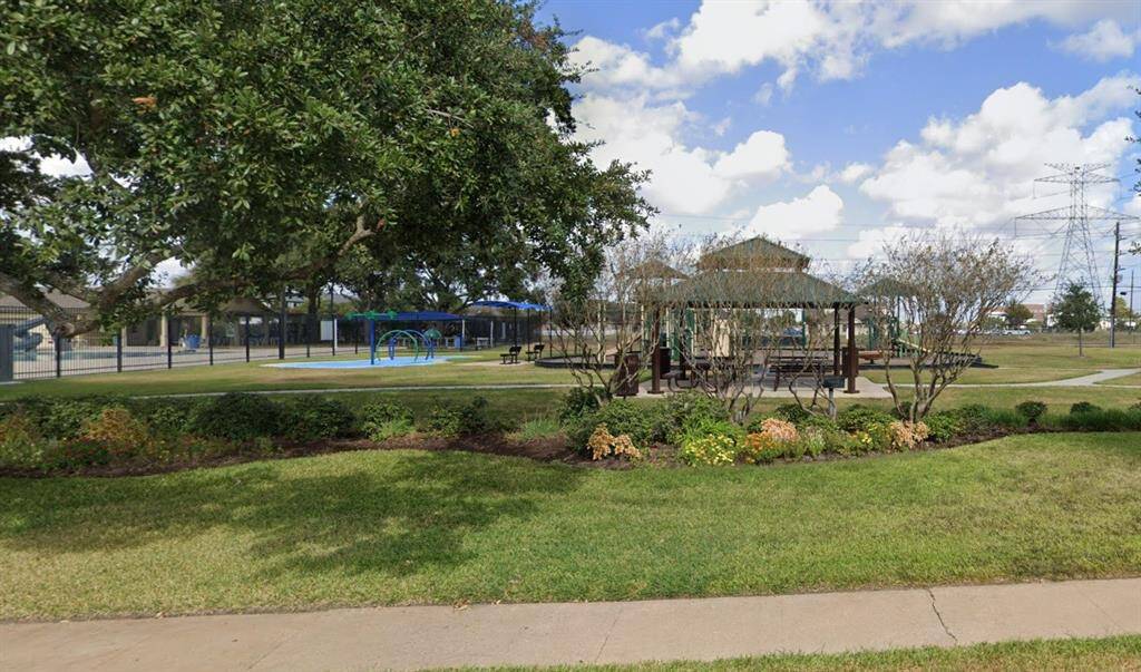 Memorial Park playground and swimming pool complex