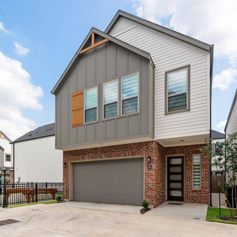 Fantastic location inside gated community. End of street by gated picnic/pet area.