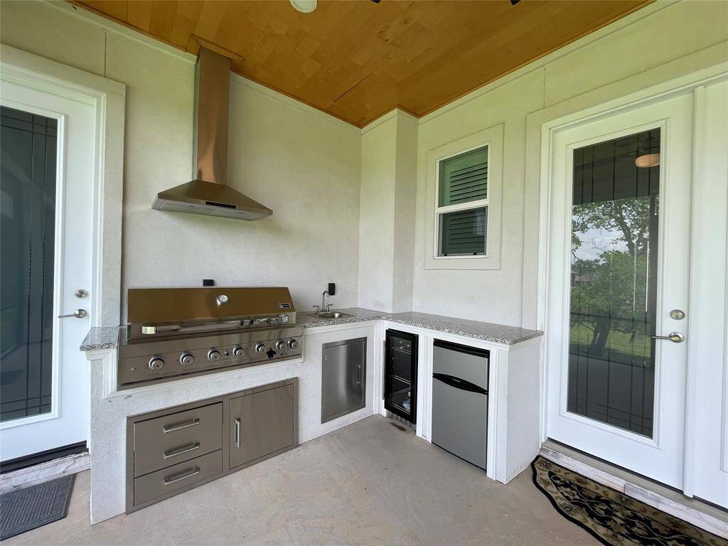 Outdoor Kitchen